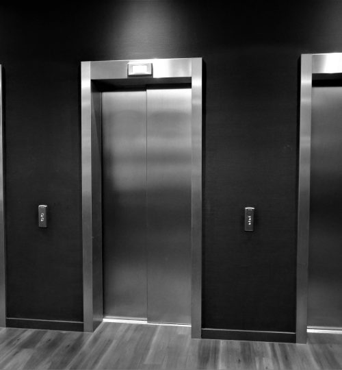 elevator-2540026_1920